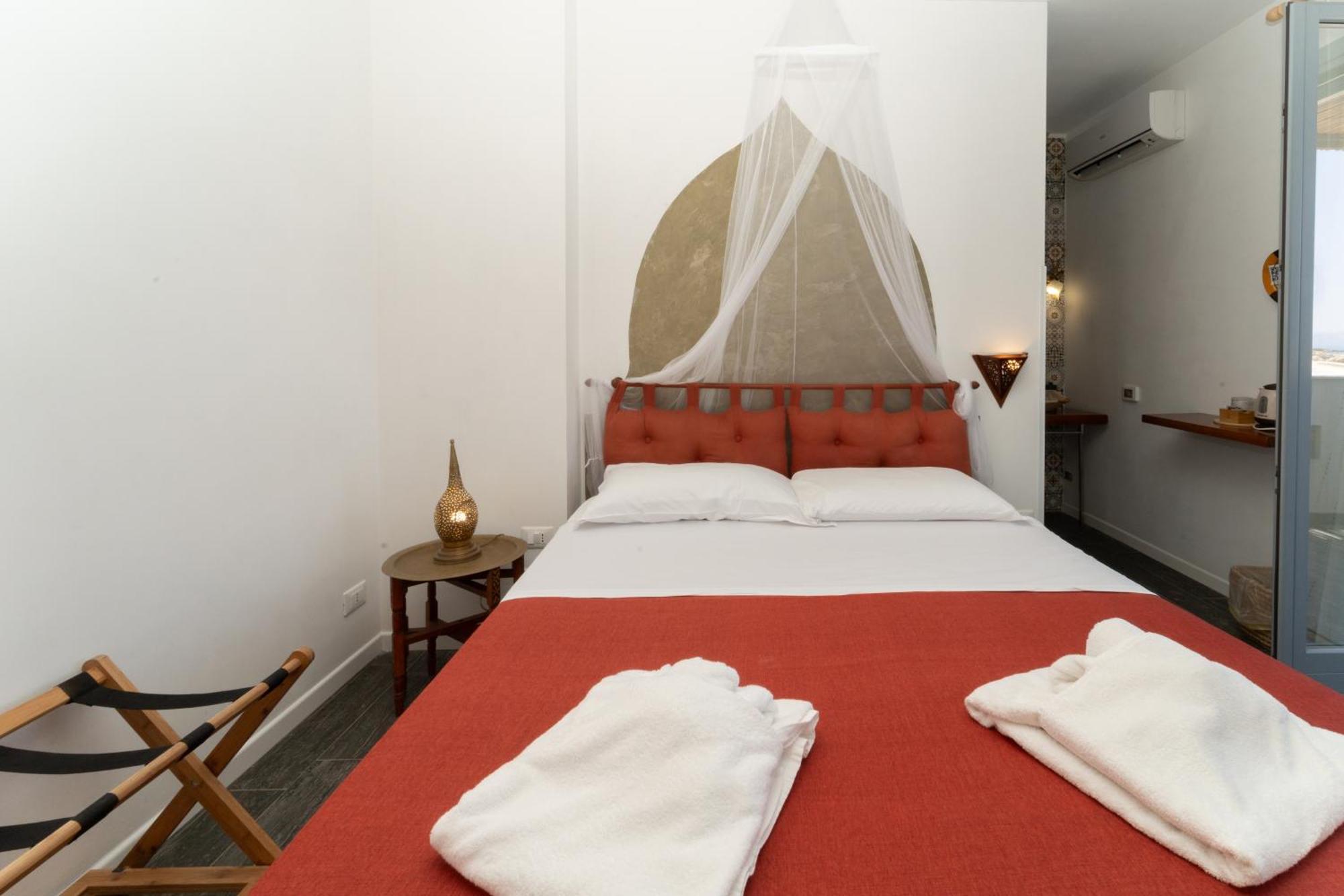 Ajamola Hotel Фавиняна Екстериор снимка